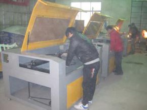 如何對有機玻璃板材進行手工切割