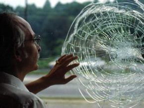 玻璃防爆膜―緩解外部沖擊力是提高玻璃膜防爆性能的關(guān)鍵