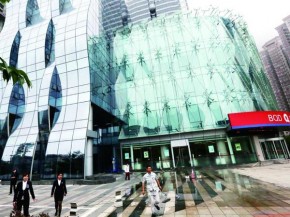 青島保時捷大廈玻璃幕墻脫落 存重大安全隱患