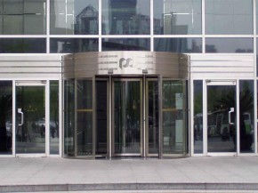 三大技巧教你輕松清潔玻璃門