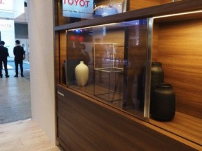 松下展示一款透明電視 不用時它就成了玻璃