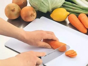 塑料、木質、竹質、鋼化玻璃…菜板到底哪個更好？