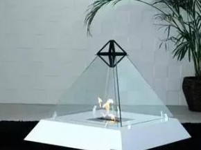 優雅的玻璃金字塔暖爐