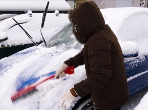 北京迎今冬初雪 教你四妙招除風擋玻璃薄冰