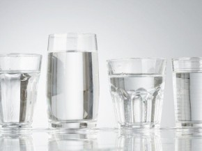 喝水最健康是玻璃杯