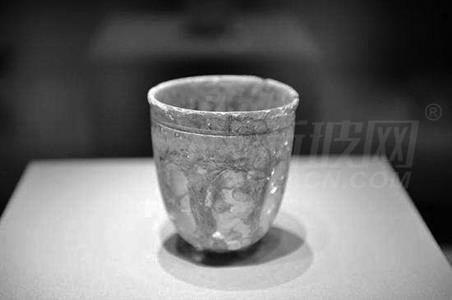 南大校園曾挖出的“玻璃杯” 或證明墓主為晉元帝