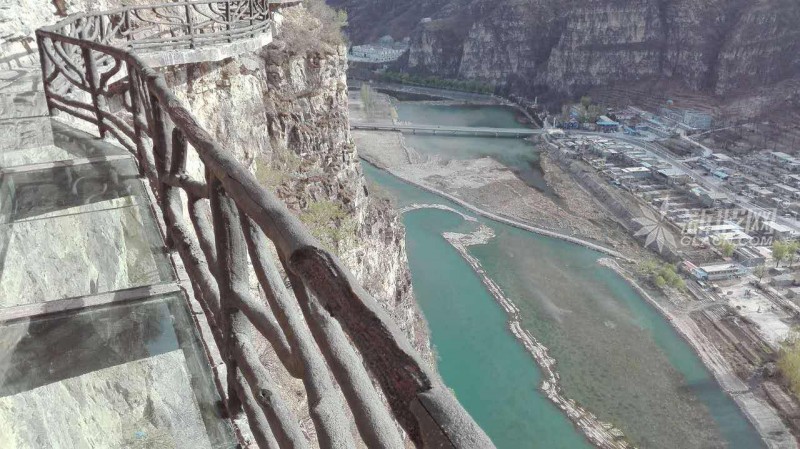 火遍大江南北的鋼化玻璃棧道 安全責任誰來擔？