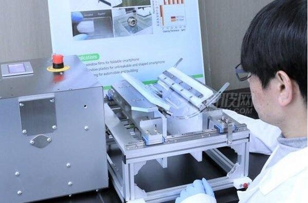 “柔性硬涂層”材料已研發成功 能彎曲且像玻璃一樣防刮