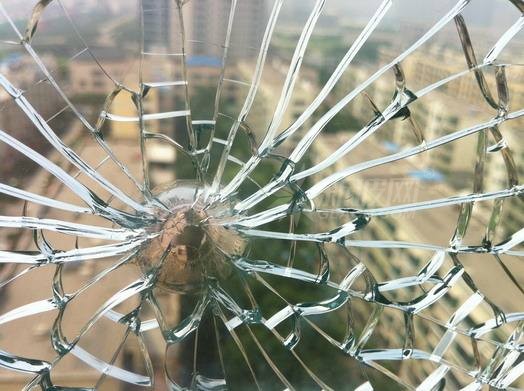 玻璃怎么會自爆呢？