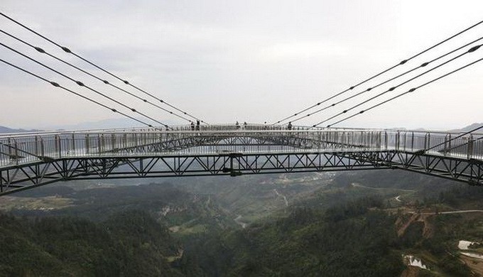 全透明玻璃打造重慶云端廊橋 有望成新地標