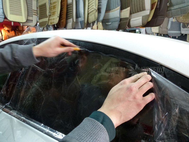 為什么那么多歐美國家不允許前擋和前排汽車玻璃貼膜？