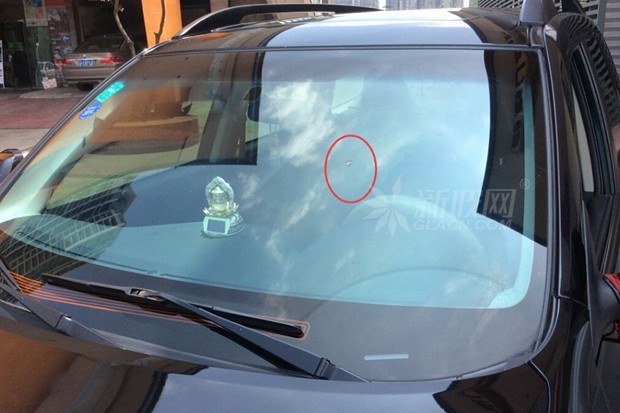 汽車擋風玻璃出現小裂痕如何處理？