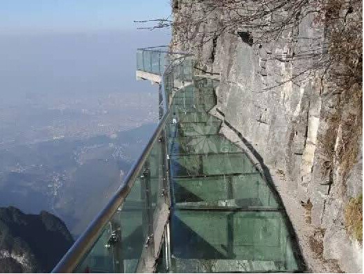 玻璃棧道等旅游項目將提高準入門檻