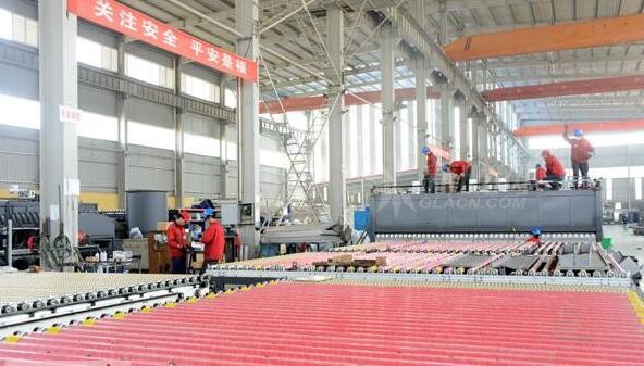 洛陽港信生產線投產可年產百臺玻璃鋼化爐