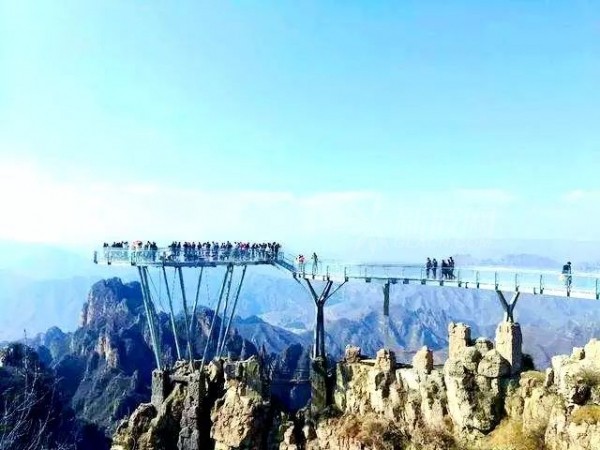 玻璃棧道安全隱患引人憂慮