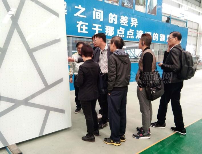 創建玻璃折射獨山縣發展潛力獲香港金融界考察團稱贊