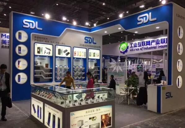 鑫德利3D熱彎曲面玻璃亮相第19屆中國國際工業博覽會