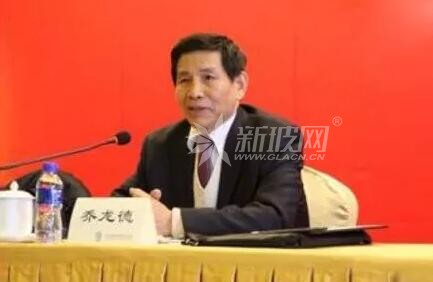 中國(guó)建材聯(lián)合會(huì)會(huì)長(zhǎng)喬龍德調(diào)研沙河玻璃產(chǎn)業(yè)發(fā)展情況