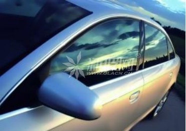 汽車玻璃上的小瑕疵自己動手就能解決
