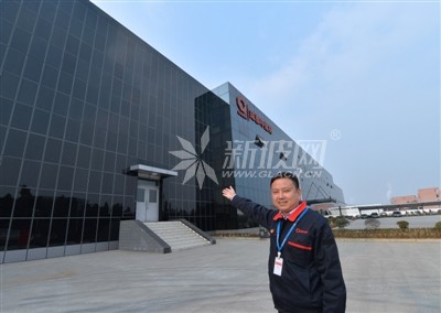成都造“發(fā)電玻璃” 能把建筑物變發(fā)電站