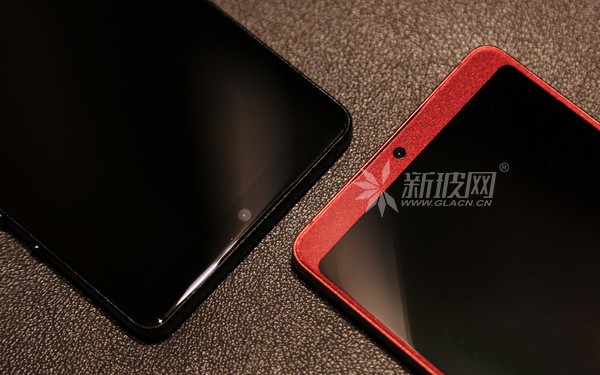 堅果Pro 2：雙面玻璃設計全面屏手機 指紋識別