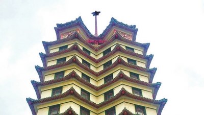 鄭州二七塔頂五角星是玻璃材質