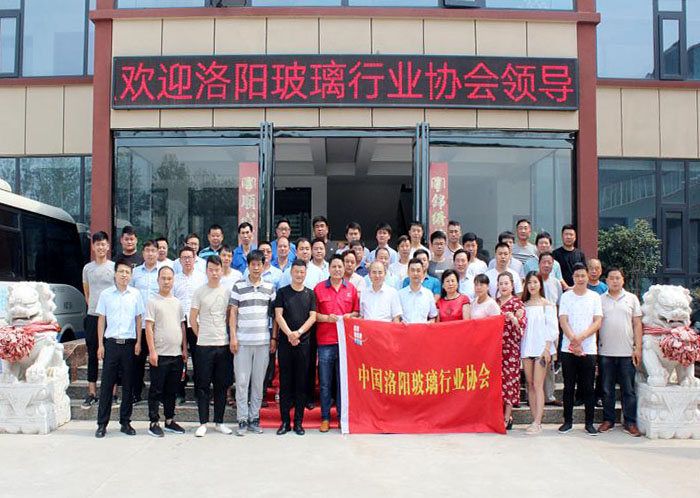 港信玻璃迎來洛陽玻璃行業(yè)協(xié)會參觀交流