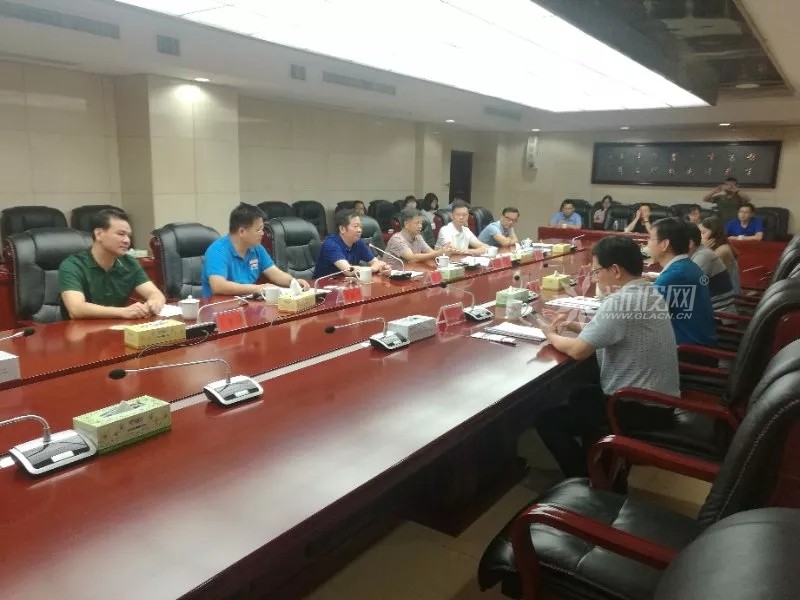 河南龍旺鋼化真空玻璃有限公司來攸洽談投資項目