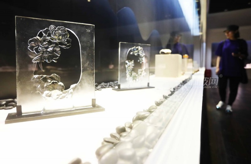 “華彩初凝――2018中國學生玻璃作品展”亮相河北秦皇島