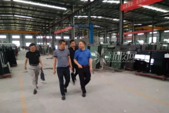 荊門(mén)市住建委主任陶然調(diào)研欣安泰鋼化玻璃等企業(yè)
