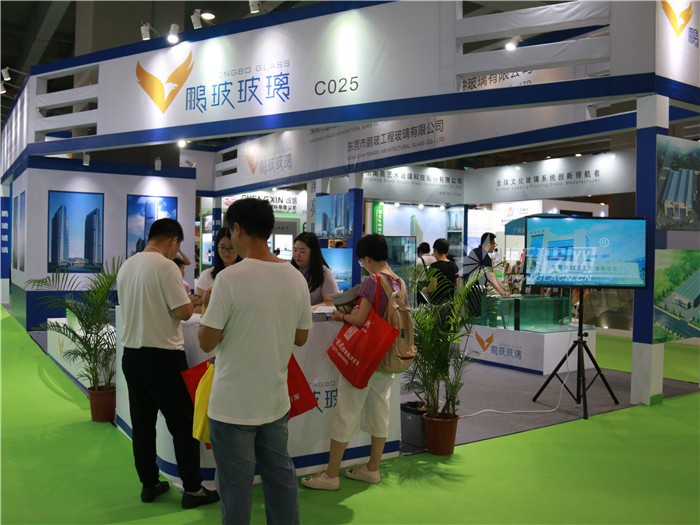 鵬玻玻璃攜多款產品亮相廣州玻璃展