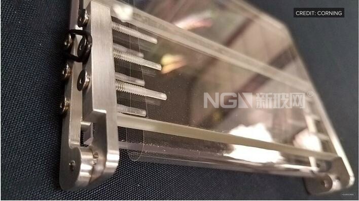 僅0.1mm，康寧正在開發可折疊顯示屏玻璃