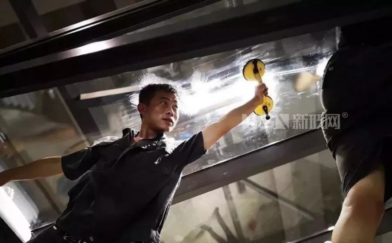 門窗設計玻璃壓線外裝好還是內裝好？