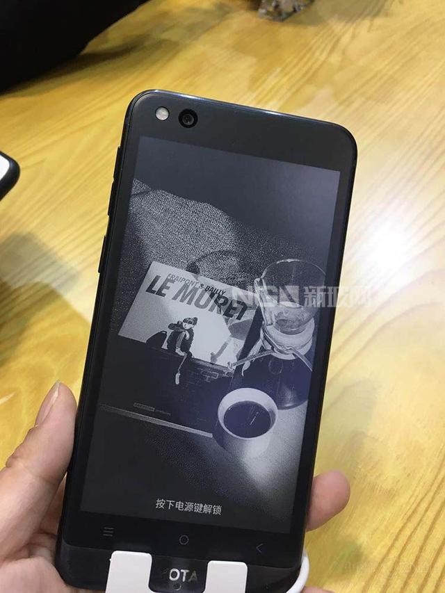 全球首款雙面屏手機Yota Phone落幕