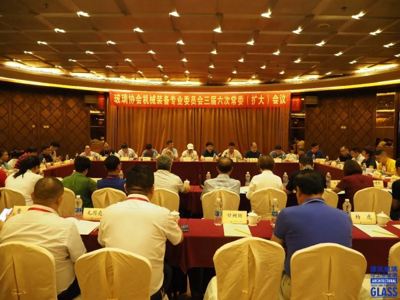 機械裝備專業委員會三屆六次常委(擴大)會議在湖北武漢召開