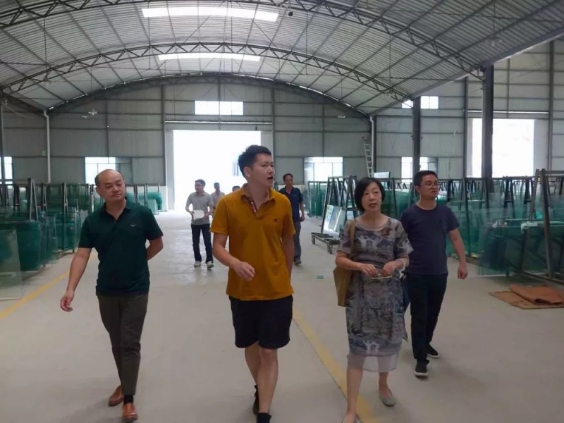 省建材聯合會考察調研安順市玻璃行業