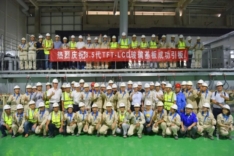 中國第一塊國產化8.5代TFT-LCD玻璃基板在蚌埠引板成功
