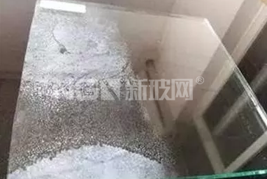 玻璃“發霉”俗稱玻璃“風化”