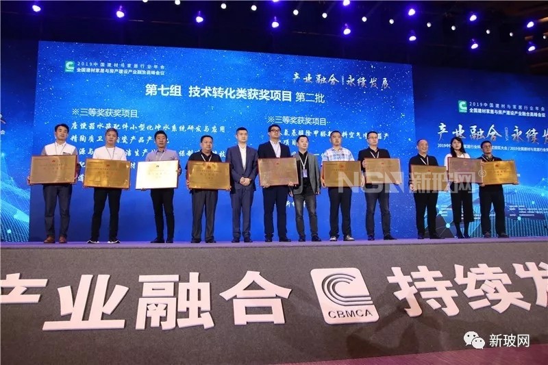 工匠先生全自動立式玻璃覆膜機獲國家級科學技術獎