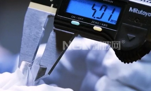比頭發絲還細的柔性玻璃亮相 可用于手機
