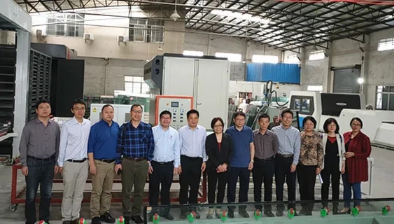 復合防火玻璃制造技術與產業示范線順利通過專家組現場驗收