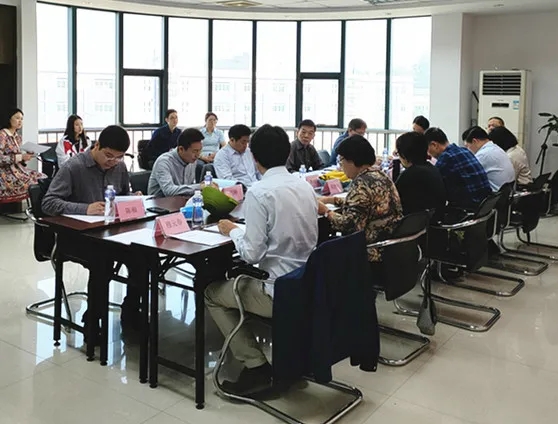 復合防火玻璃制造技術與產業示范線順利通過專家組現場驗收