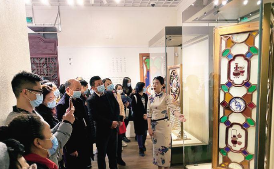 國(guó)內(nèi)首個(gè)“滿洲窗”原創(chuàng)展覽亮相廣博