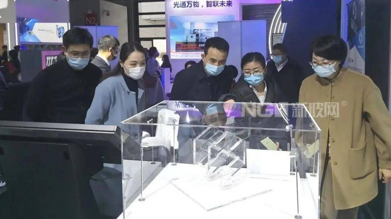 玻璃居然可以折疊！尚釧科技驚艷世界移動通信大會！