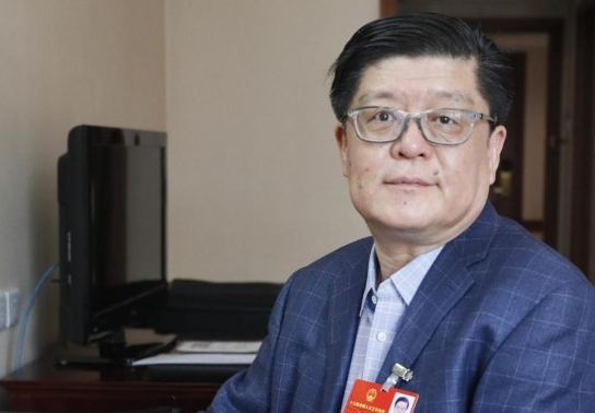 金晶科技董事長王剛：鼓勵玻璃行業轉產到光伏行業