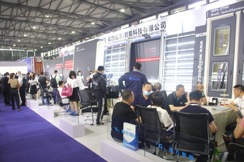 威力攜新款中空玻璃生產線和鉆銑機亮相玻璃工業展