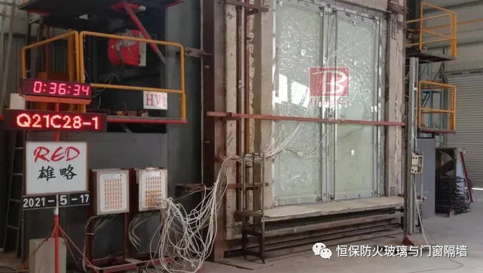 水晶硅防火玻璃吸熱反應