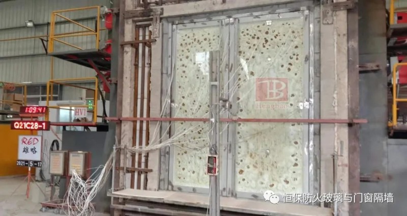水晶硅防火玻璃吸熱反應