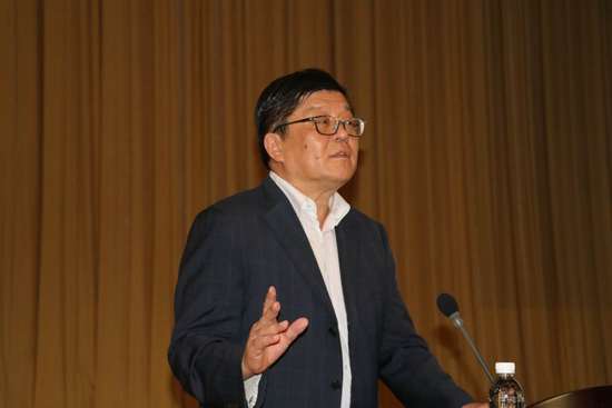 王剛：光伏和節能建筑玻璃是金晶科技未來的主攻方向
