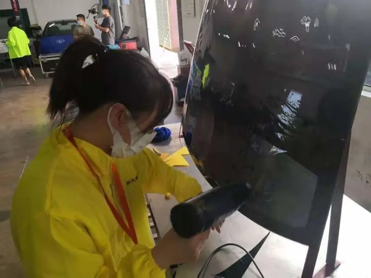滬首次舉辦汽車玻璃隔熱膜張貼技能大賽